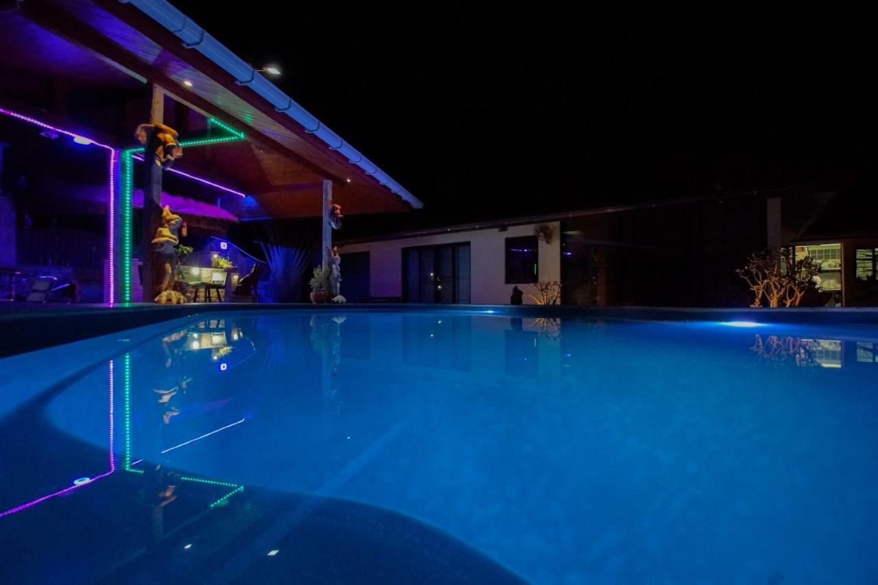 Tina'S Living Paradise - Guesthouses With Private Pool بان فيه المظهر الخارجي الصورة